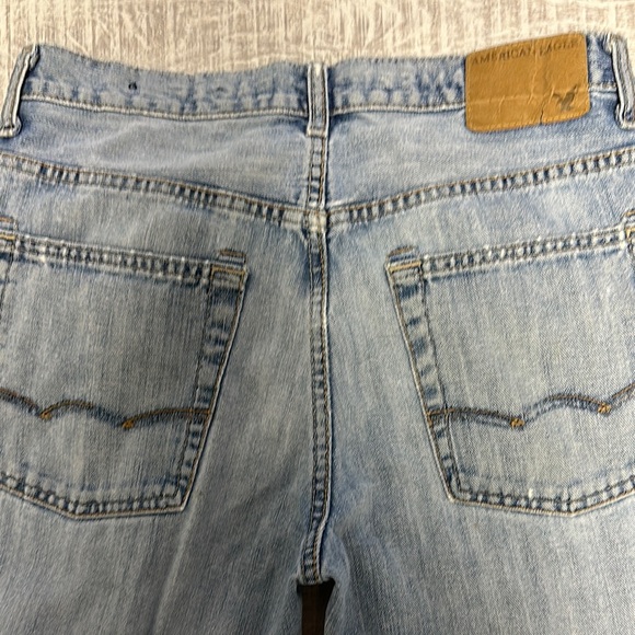 American Eagle Outfitters Light Wash Jeans - Picture 6 of 7